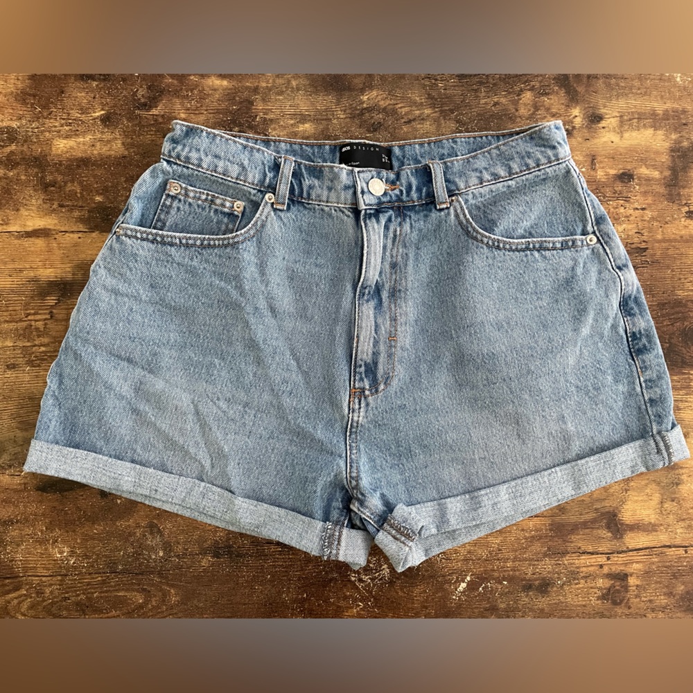 ASOS design hourglass high rise mom shorts.